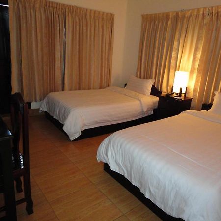 Trasak Pa-Em Hotel & Restaurant Phnom Penh Exterior foto